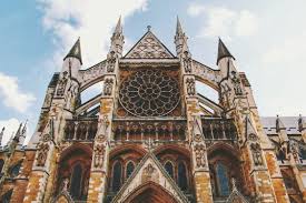 Gaya Romanesque dalam Arsitektur Abad Pertengahan
